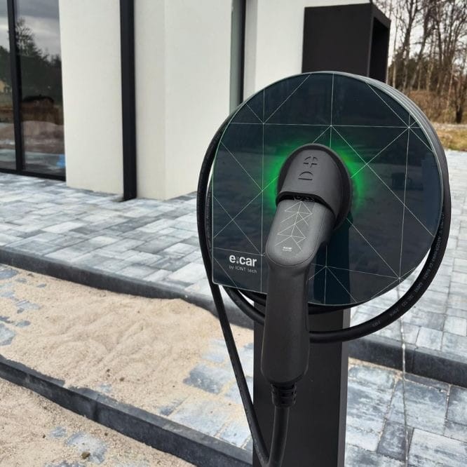 Wallbox e_car WALL single kabel SMART (1).jpg